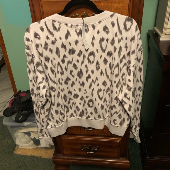 NWT Michael Stars Bone & Black Pullover Leopard Camila V-Neck Sweatshirt - Picture 2 of 5